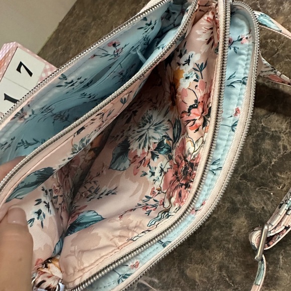 Vera Bradley crossbody with matching wallet - Picture 6 of 6